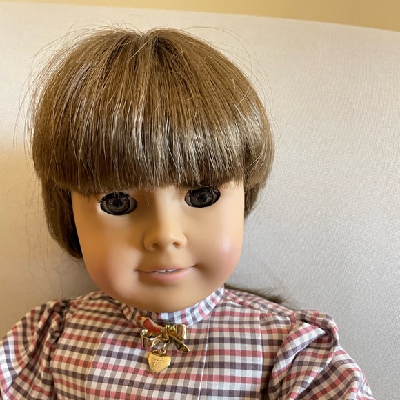 Vintage SAMANTHA DOLL by the Pleasant Company with 8 COMPLETE OUTFITS. - Picture 2 of 16